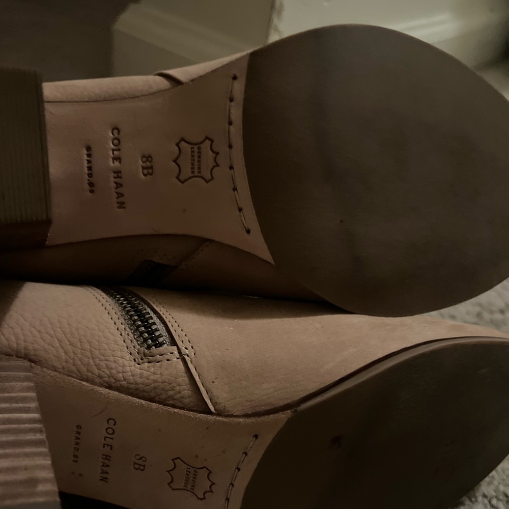 Leather thick heel bootie - Picture 5 of 6